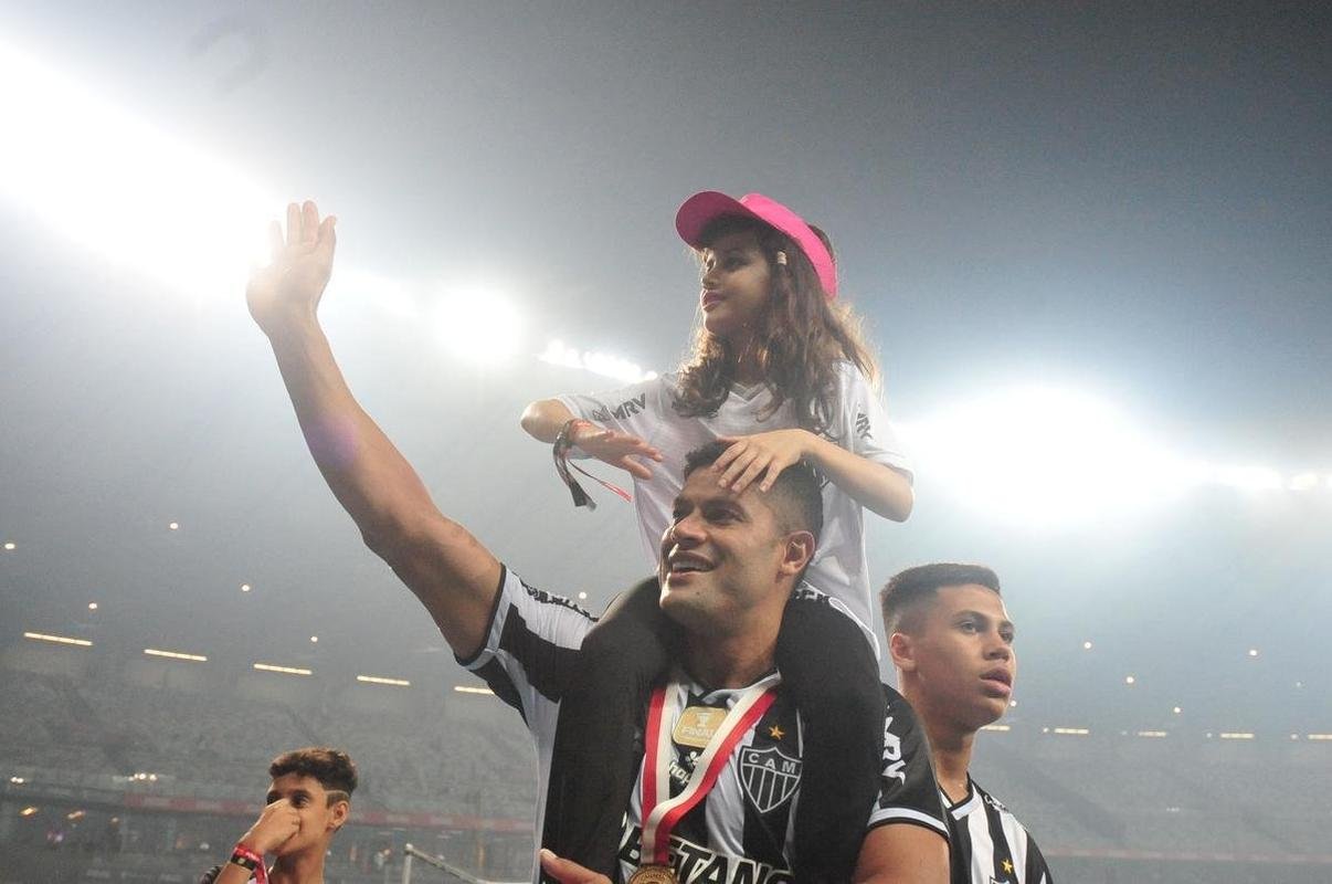 Festa do Atltico no Mineiro pela conquista do tricampeonato mineiro. Galo derrotou o Cruzeiro por 3 a 1 na final nica do estadual. Gols foram de Hulk (2) e Nacho
