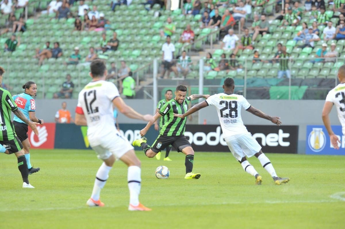 Amrica chegou ao gol no segundo tempo, em chute cruzado de Ademir: 1 a 0