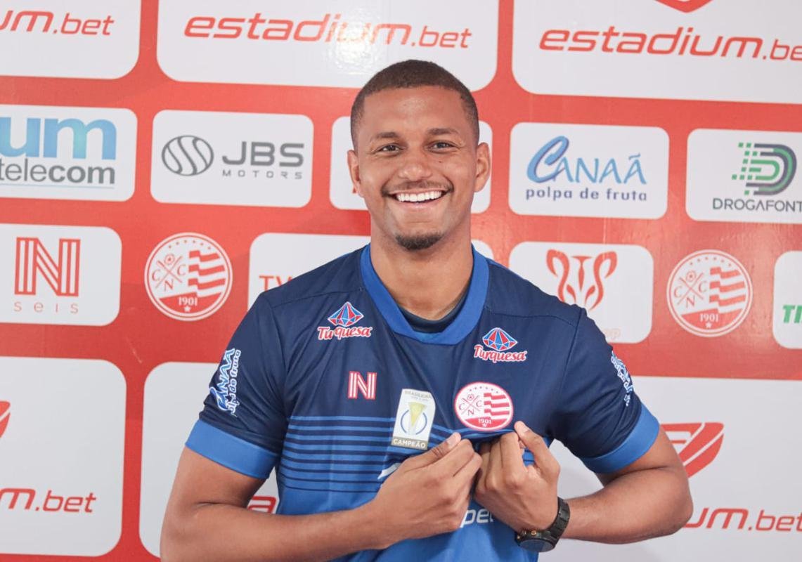 Jogador, que se destacou no Santa Cruz e estava no Athletico-PR, chega por empréstimo