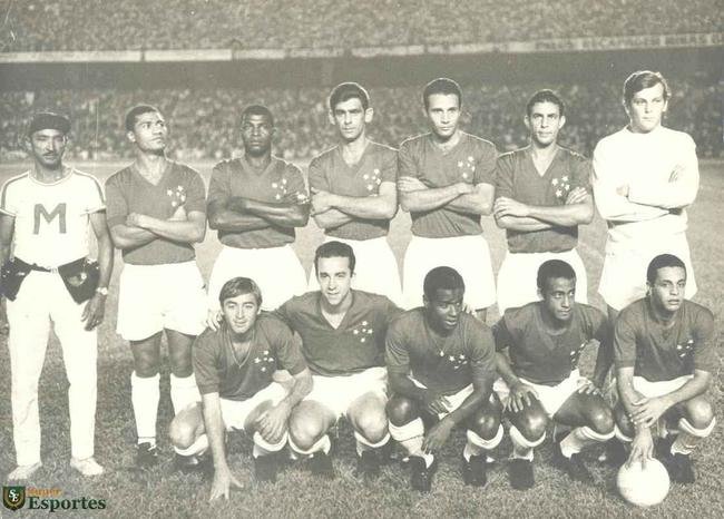 Imagens da vit�ria do Cruzeiro sobre o Santos, por 6 a 2, no Mineir�o, no jogo de ida da final da Ta�a Brasil de 1966. Gols celestes foram marcados por Z� Carlos (contra), Natal, Dirceu Lopes (3) e Tost�o (p�nalti)