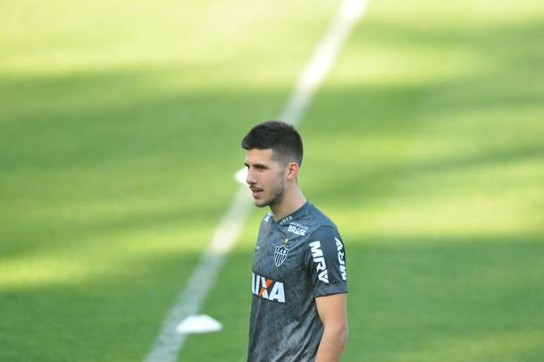 Zagueiro uruguaio Martn Rea treinou pela primeira vez com o elenco do Atltico na Cidade do Galo, j visando ao duelo de domingo, contra o Botafogo, no Rio, pelo Campeonato Brasileiro