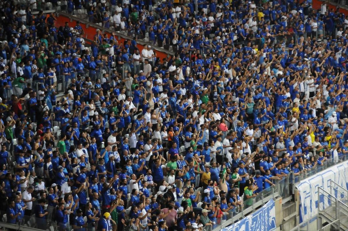 Torcida do Cruzeiro deu show mais uma vez e lotou o Mineiro na partida contra o CRB pela 11 rodada da Srie B