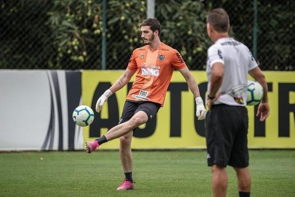 Atlético treina com Victor e Jair em campo; veja fotos
