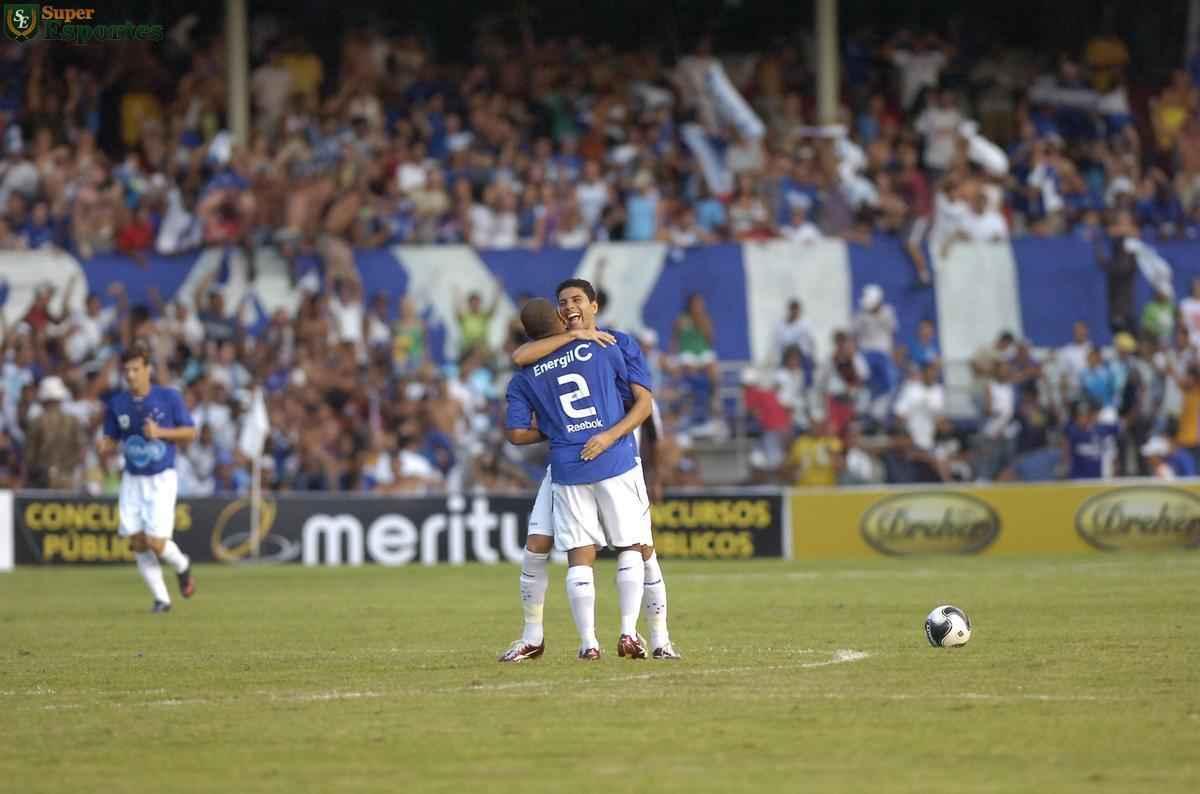 A diferena em relao  deciso do ano anterior era que a vantagem agora era do Galo. Mas a Raposa, ainda sob o comando de Adlson Batista, repetiu o placar do jogo de ida de 2008. O primeiro tempo teve apenas um gol, marcado por Klber j aos 39min. Na etapa final, Leonardo Silva e Jonathan, duas vezes cada, fizeram o time celeste repetir a maior goleada na histria dos clssicos no Gigante da Pampulha.