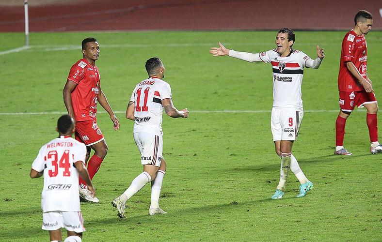 São Paulo - eliminou o 4 de julho com placar agregado de 11 a 4