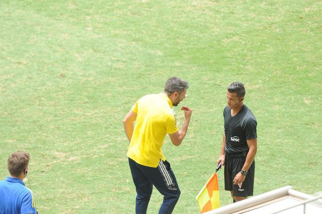 Edu empatou o jogo para o Cruzeiro diante do Villa Nova, no Independncia, pela oitava rodada do Campeonato Mineiro