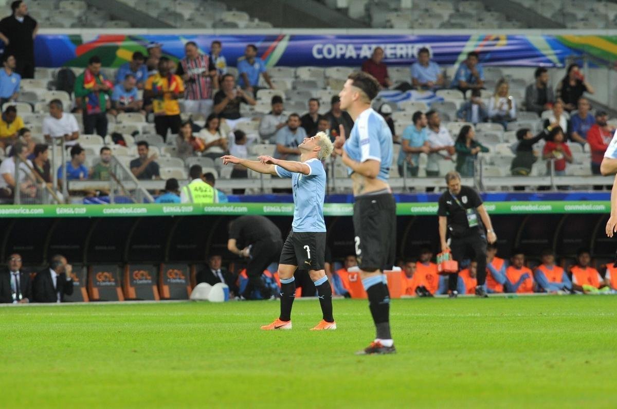 Fotos de Uruguai x Equador, no Mineiro