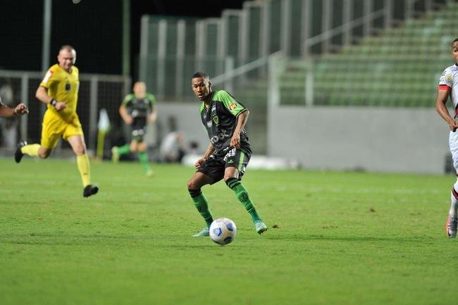 Fotos do jogo entre Amrica e Atltico-GO, no Independncia, em BH, pela 33 rodada do Campeonato Brasileiro de 2021