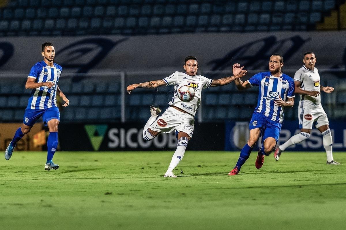 30 rodada - Ava 1x1 Cruzeiro - 18/12, na Ressacada, em Florianpolis - 10 lugar, com 40 pontos.