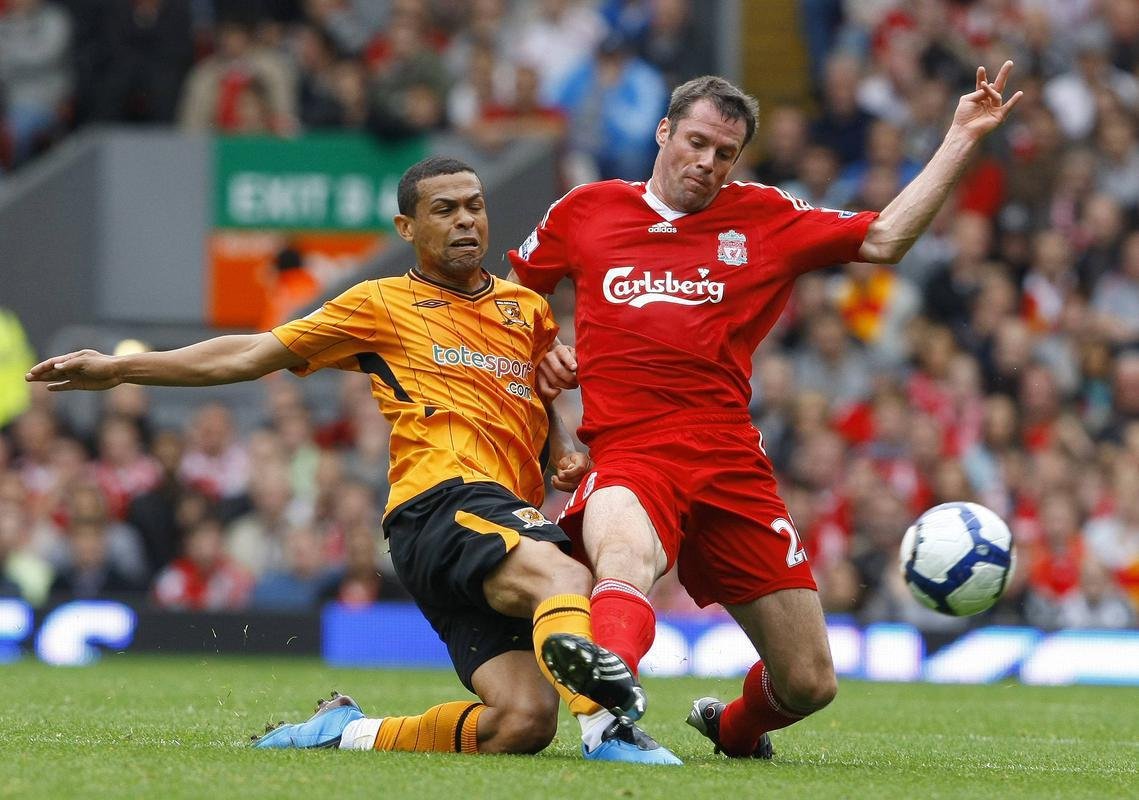 Revelado pelo Cruzeiro, Geovanni tambm passou por
Amrica, Barcelona, da Espanha, Benfica, de Portugal, Manchester City e Hull City, ambos da Inglaterra, SJ Earthquakes, dos Estados Unidos, Vitria e Bragantino