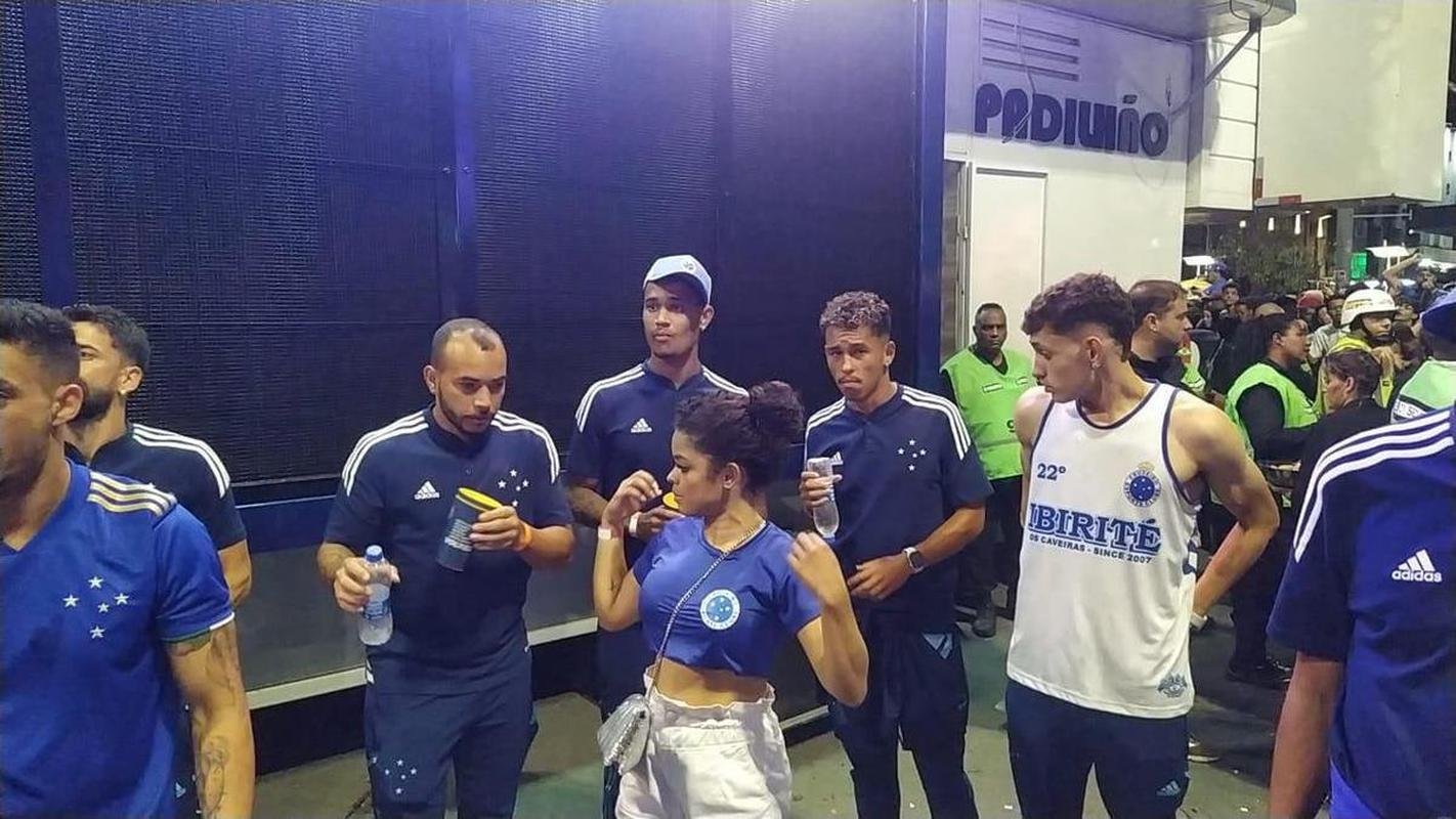Festa do Cruzeiro na Praa 7 de Setembro, em Belo Horizonte, em comemorao ao acesso  Srie A do Campeonato Brasileiro de 2023
