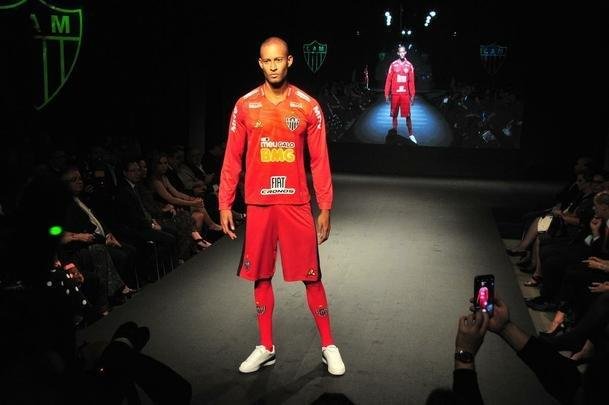 Nova coleo de uniformes do Atltico produzida pela fornecedora francesa Le Coq