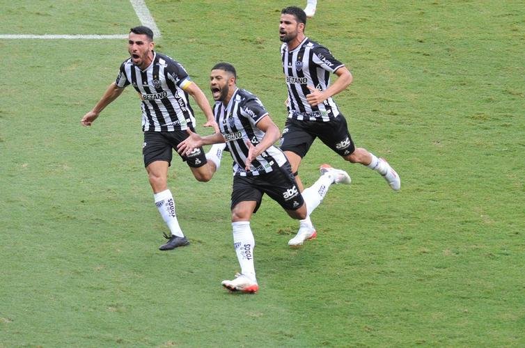 De falta: Hulk marcou golao e virou para o Atltico sobre o Fluminense