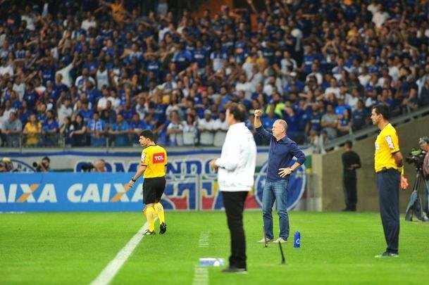 Fotos do primeiro tempo, no Mineiro; Thiago Neves abriu o placar para o Cruzeiro, e Gabriel Barbosa empatou para o Santos