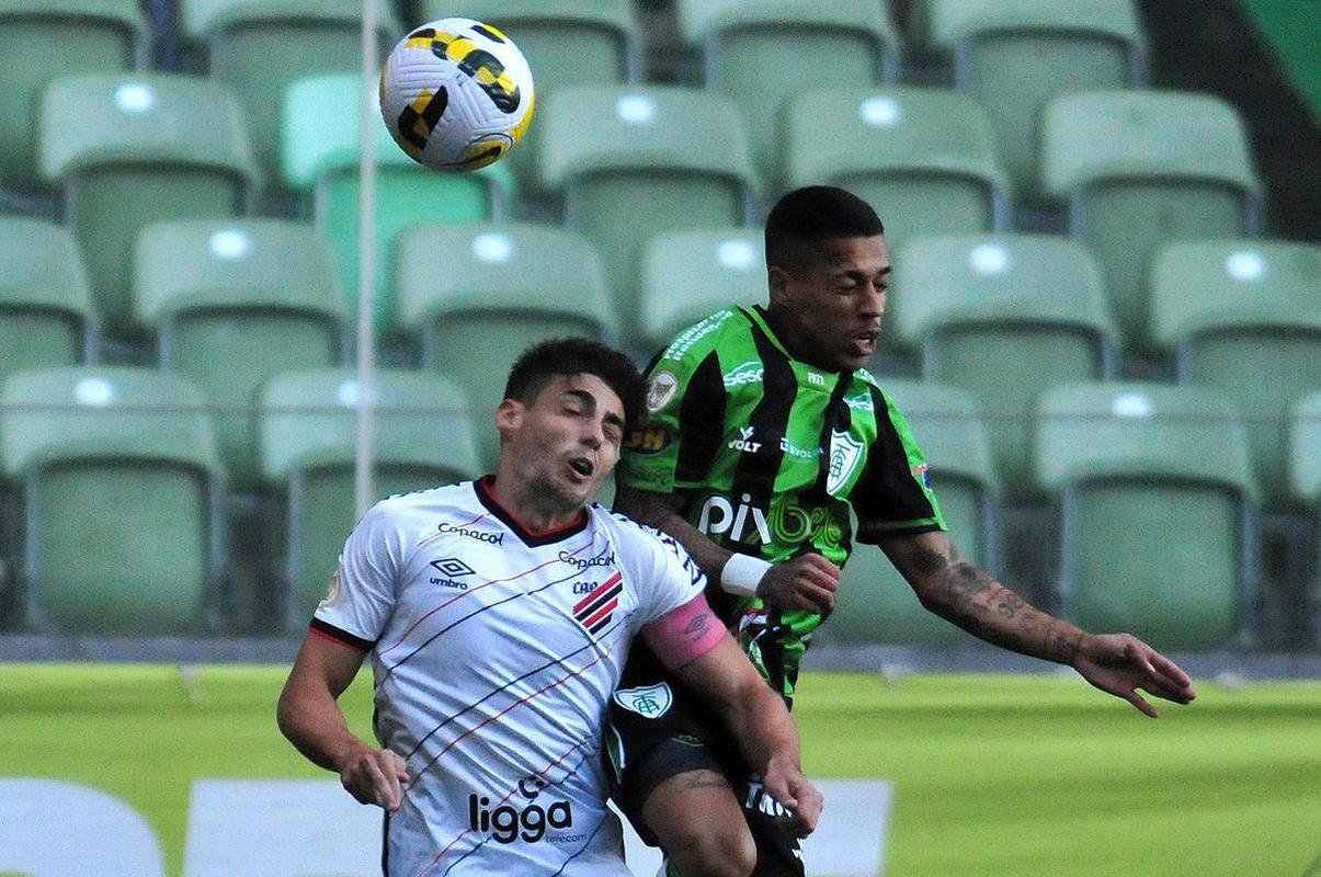 Fotos do jogo entre Amrica e Athletico-PR, no Independncia, em Belo Horizonte, pela quarta rodada do Campeonato Brasileiro de 2022