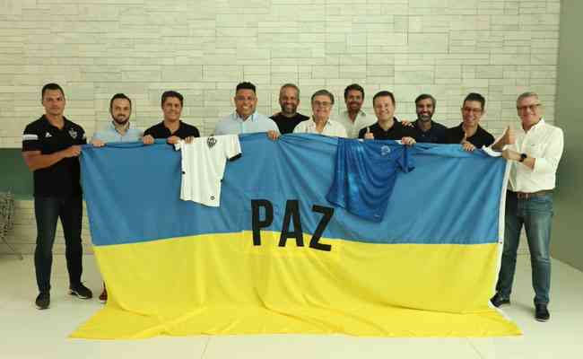Dirigentes estenderam bandeira da Ucrnia, pas que sofre com a guerra declarada pela Rssia