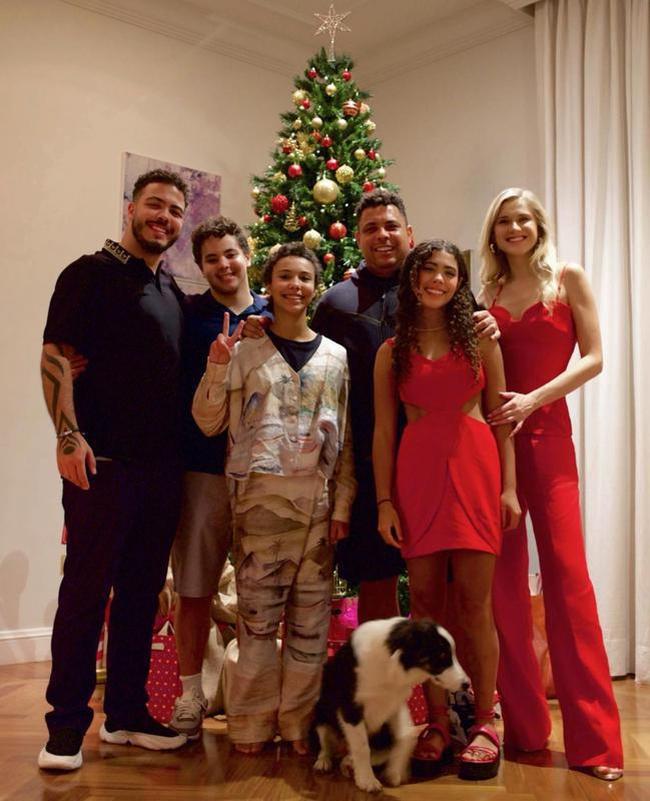 Celina Locks costuma publicar fotos de comemorações em família com os enteados