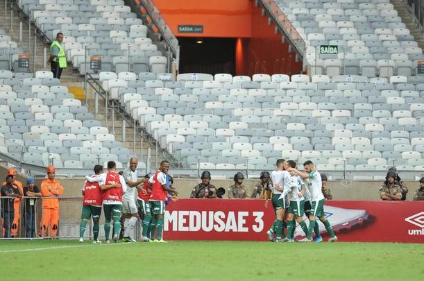 Lances da partida entre Cruzeiro e Palmeiras, no Mineiro, pelo Campeonato Brasileiro