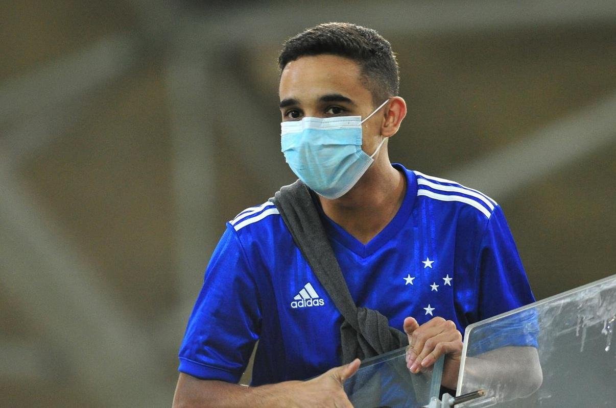 Fotos do jogo entre Cruzeiro e Confiana pela Srie B. Jogo  em Belo Horizonte marcou a volta da torcida cruzeirense ao Mineiro aps meses de ausncia devido  pandemia da COVID-19