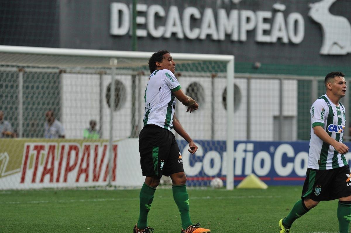 Zagueiro americano Rafael Lima marcou o gol do ttulo sobre o CRB e emocionou o Independncia