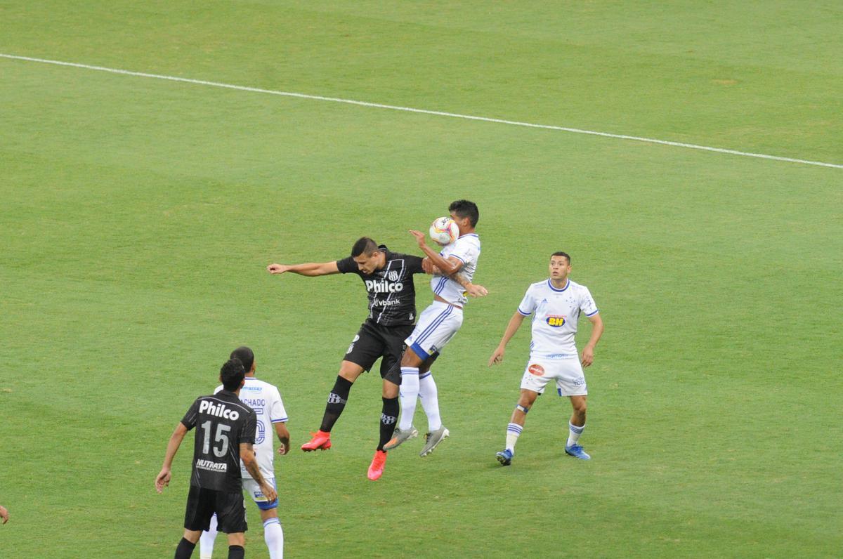 Fotos do jogo entre Cruzeiro e Ponte Preta, no Mineiro, em Belo Horizonte, pela 12 rodada da Srie B do Campeonato Brasileiro