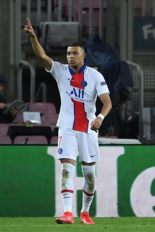 Fotos do duelo entre Barcelona e Paris Saint-Germain, no Camp Nou, em Barcelona, pela ida das oitavas de final da Liga dos Campees da Europa