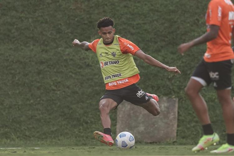 Após a eliminação na Libertadores diante do Palmeiras, jogadores do Atlético se reapresentaram na Cidade do Galo e realizaram treinamento visando o duelo contra o Internacional, pelo Campeonato Brasileiro