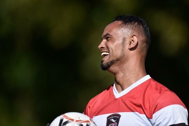 Goleiro Bruno foi apresentado neste sbado pelo Poos de Caldas