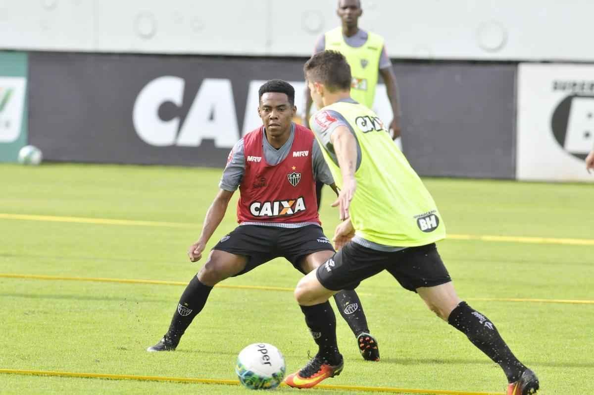 Jogadores que no foram titulares contra o Tombense, no sbado, treinam na cidade do Galo