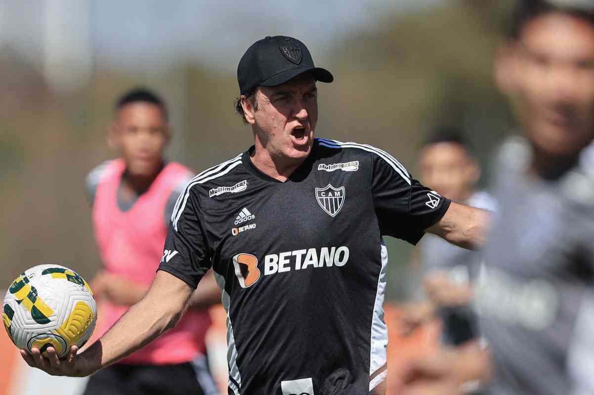 Nesta quinta-feira (28), o Atlético realizou o terceiro treino na Cidade do Galo após o retorno de Cuca. Durante a atividade, o treinador conversou com o presidente do clube, Sérgio Coelho.