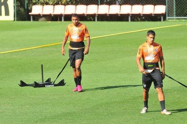 Tcnico Rodrigo Santana comandou treino nesta tera-feira  tarde, na Cidade do Galo, e definiu o time do Atltico para enfrentar o Coln, na Argentina, pela semifinal da Copa Sul-Amercana: Cleiton; Patric, Igor Rabello, Rver e Fbio Santos; Z Welison e Elias; Char, Vincius e Cazares; Franco Di Santo.