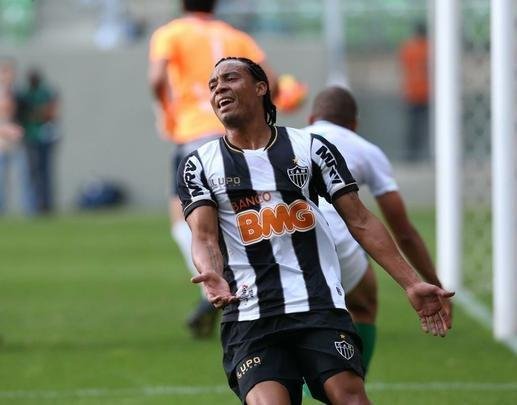 Rosinei - Autor do cruzamento que terminou com o gol de J, na final contra o Olmpia, no Mineiro, Rosinei se aposentou. O volante, de 35 anos, rodou bastante, passando por Coritiba, Paran, Fortaleza, Tigres do Brasil-RJ, e CSA-AL.