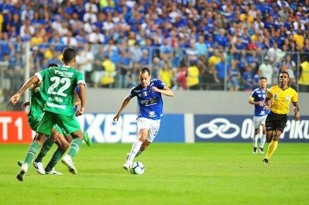 Com apoio da torcida, Cruzeiro recebeu a Chapecoense no Independncia 