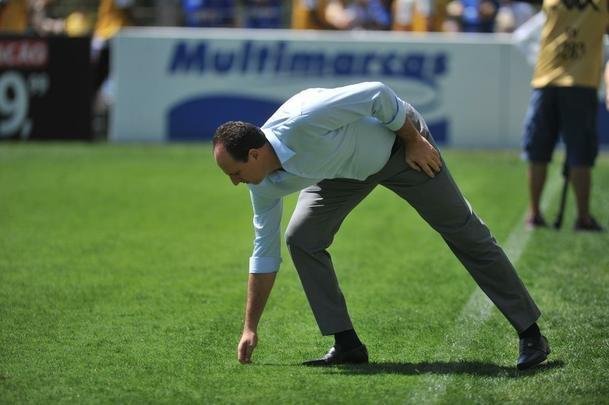 Lances da partida entre Cruzeiro e Grmio, no Independncia, pela 18 rodada do Campeonato Brasileiro