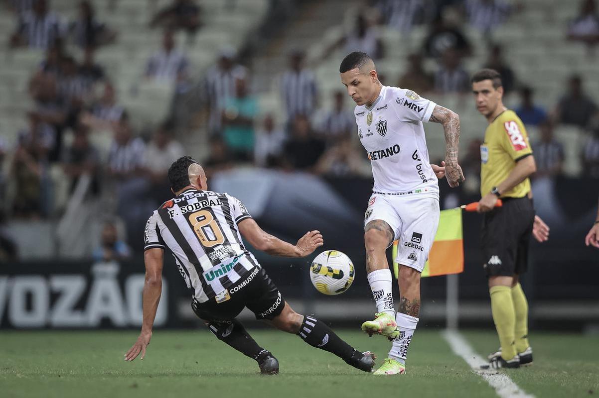 O Atltico visitou o Cear nesta quarta-feira (15), na Arena Castelo, em Fortaleza, pela 12 rodada do Campeonato Brasileiro. Veja as melhores imagens do confronto.