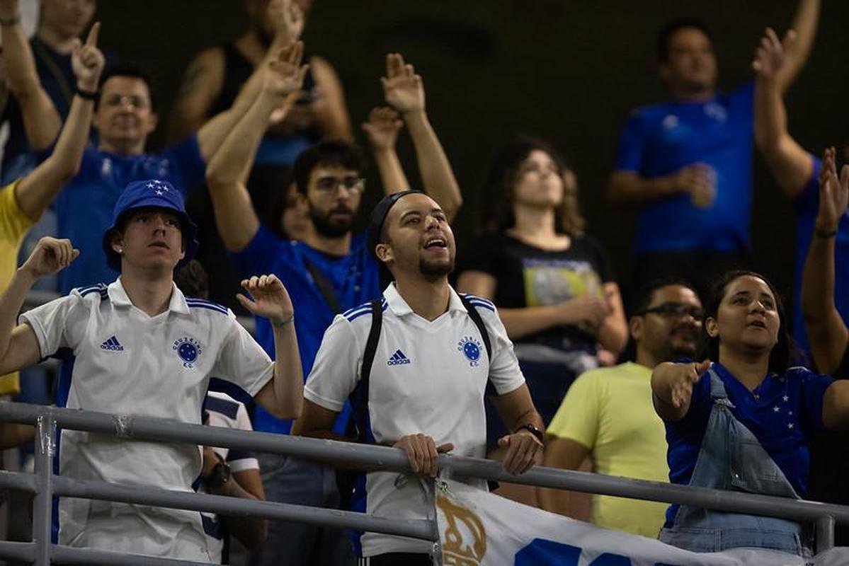 Fotos da torcida do Cruzeiro na partida contra o CSA, nesta quarta-feira (20), no Rei Pel, em Macei. Jogo  vlido pela 19 rodada da Srie B do Campeonato Brasileiro.
