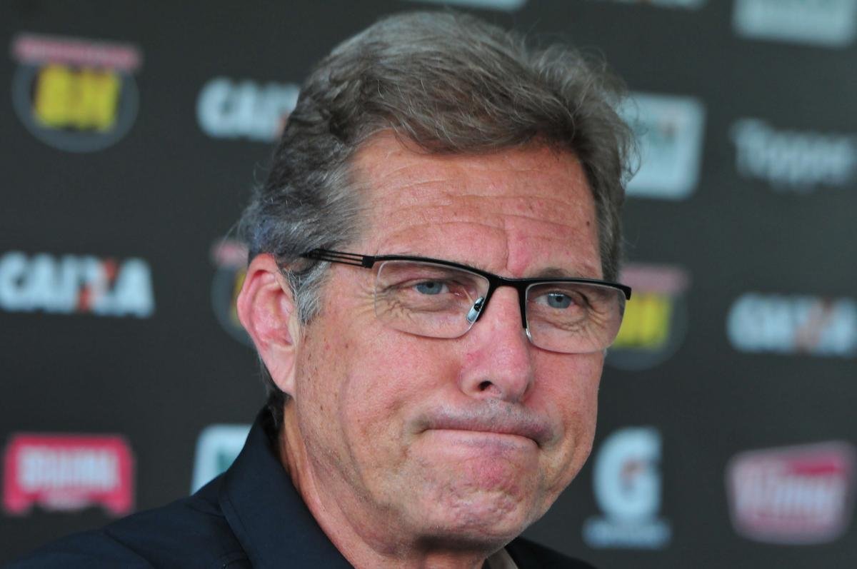 O tcnico Oswaldo de Oliveira foi apresentado na tarde desta tera-feira e, em seguida, comandou treino na Cidade do Galo