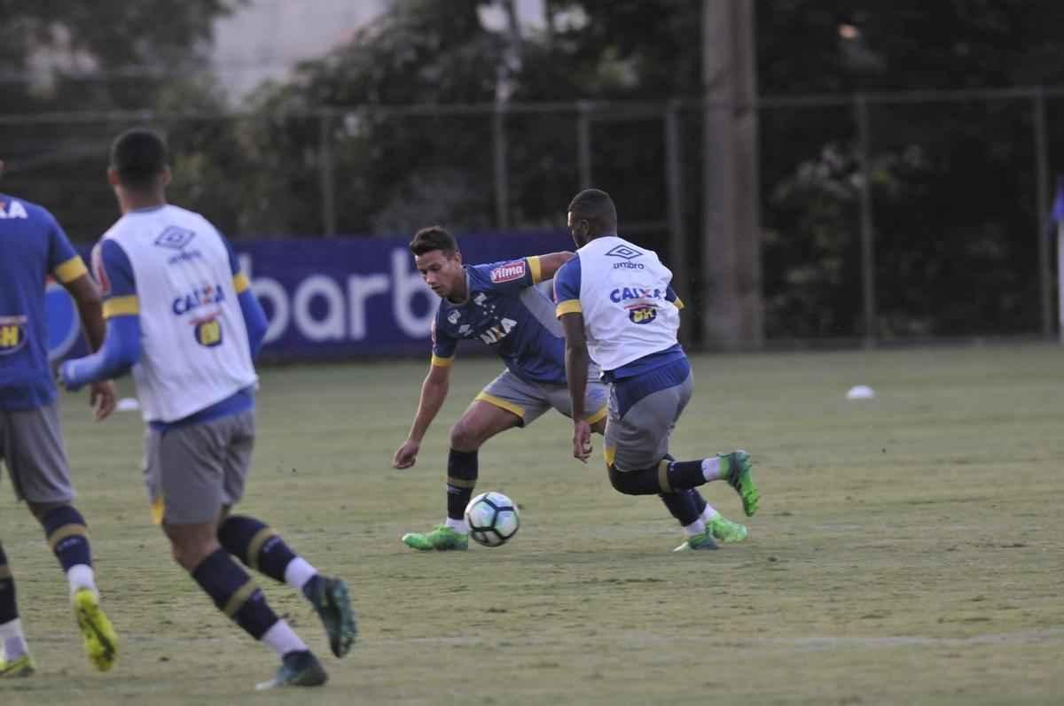 Mano Menezes testou novidades no Cruzeiro para enfrentar o So Paulo na estreia do Brasileiro