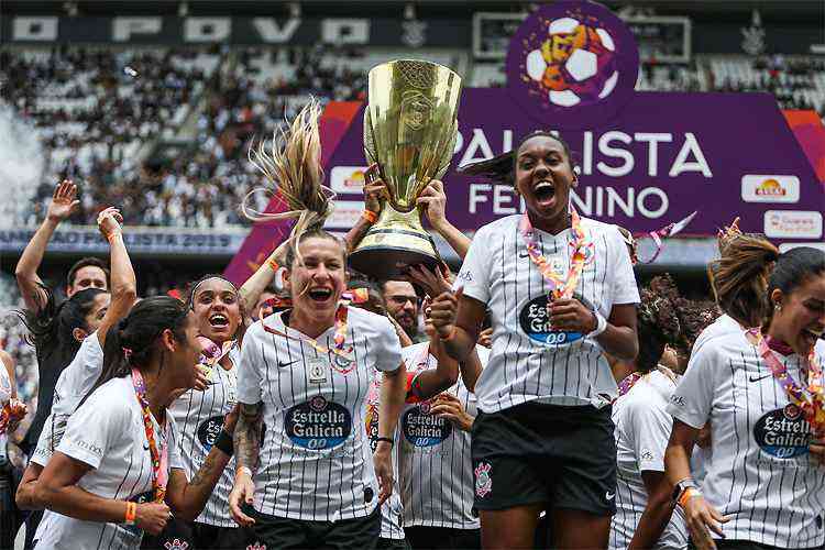 PAULISTA FEMININO: Corinthians atropela São Paulo e se torna tetracampeão