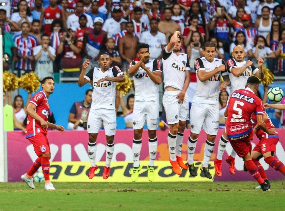 Bahia e Atltico travaram bom duelo que terminou empatado por 2 a 2 na Arena Fonte Nova