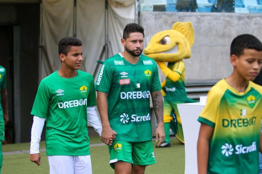 Elvis, do Cuiabá - Nota: 7,25