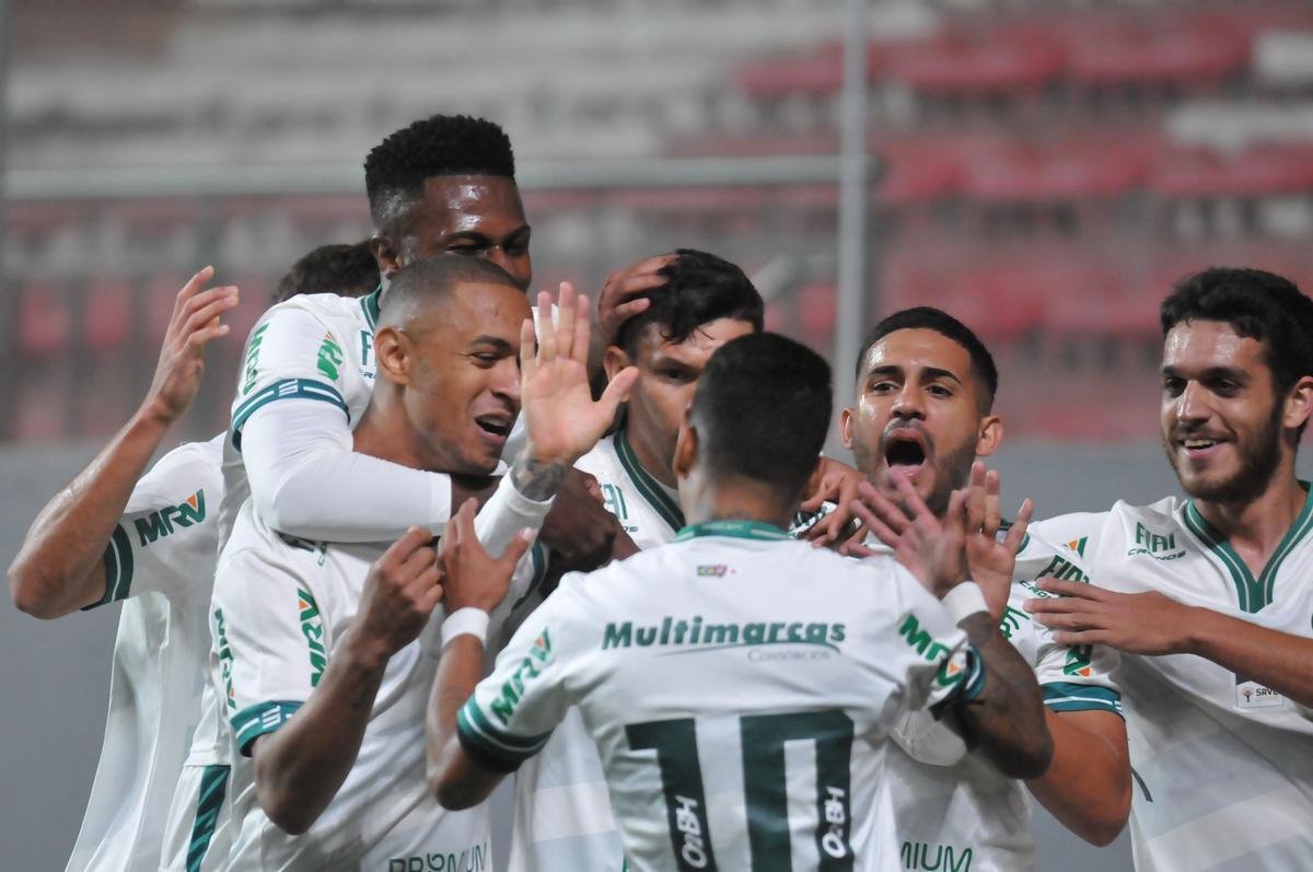 Fotos de Amrica x Brasil de Pelotas, no Independncia, pela 24 rodada da Srie B