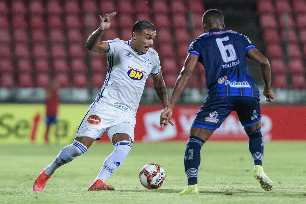 Cruzeiro venceu URT por 2 a 0, com gols de Manoel e Marcinho, e chegou a quatro pontos no Campeonato Mineiro