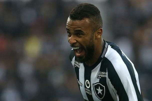 Fotos da vitória do Botafogo sobre o Atlético, por 2 a 1, no Engenhão, pela 18ª rodada do Brasileiro