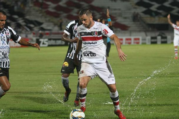 Santa Cruz e Botafogo-PB se enfrentaram pela 12ª rodada da Série C do Campeonato Brasileiro para se manterem na briga pelo G4