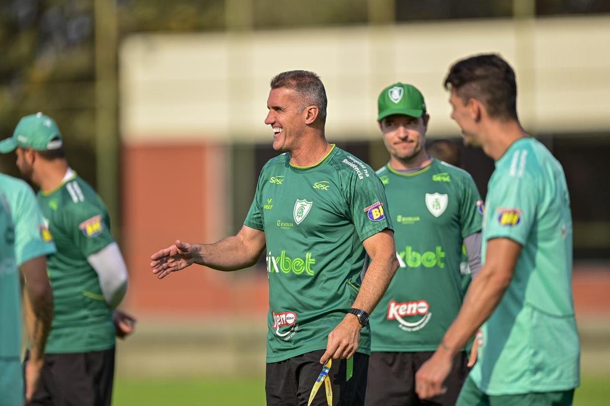 Em preparao para enfrentar o Corinthians no prximo domingo (18/9), o Amrica treinou nesta tera-feira (13/9)