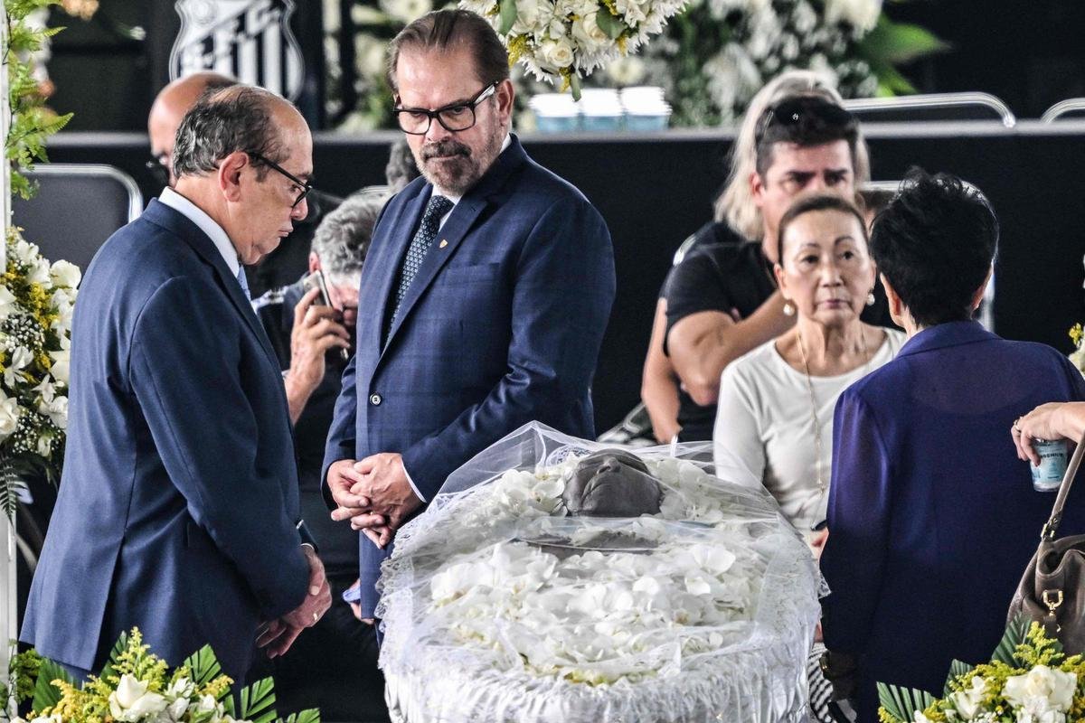 Corpo de Pel  velado na Vila Belmiro, estdio do Santos. 