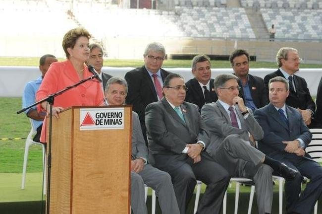 Com presen�a de personalidades, Mineir�o reabre portas
