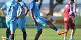 Jogadores do Cruzeiro durante treino desta sexta-feira na Toca da Raposa II