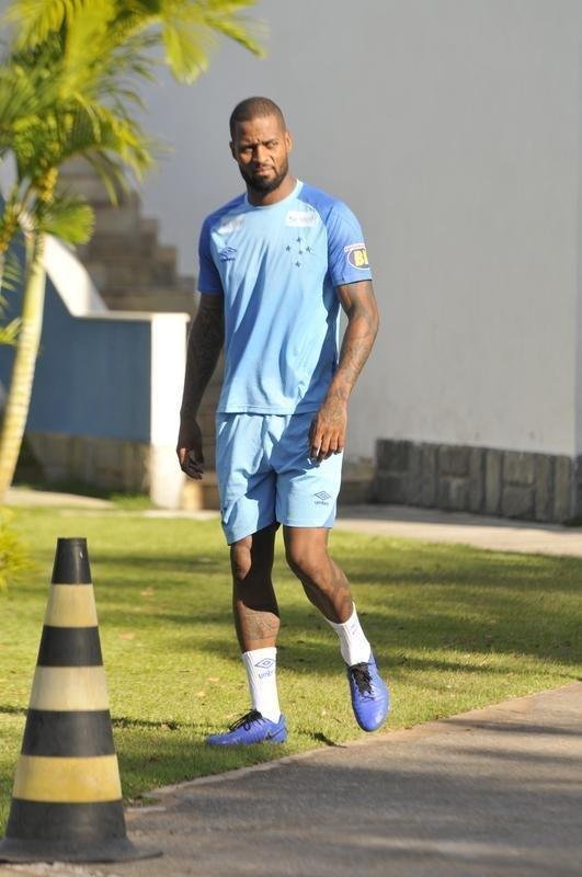 Treino do Cruzeiro nesta segunda marcou o batismo do colombiano Luis Orejuela, reforo para 2019